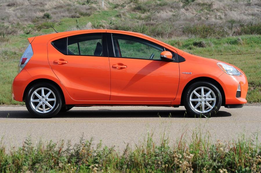  Toyota Prius C 2012 года  (фото 48 из 87)